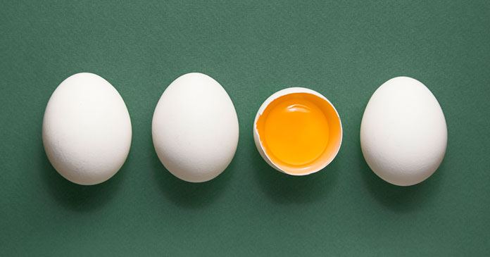 Æg på tallerkenen er ikke længere forbundet med fare for højere kolesterol i følge forskning